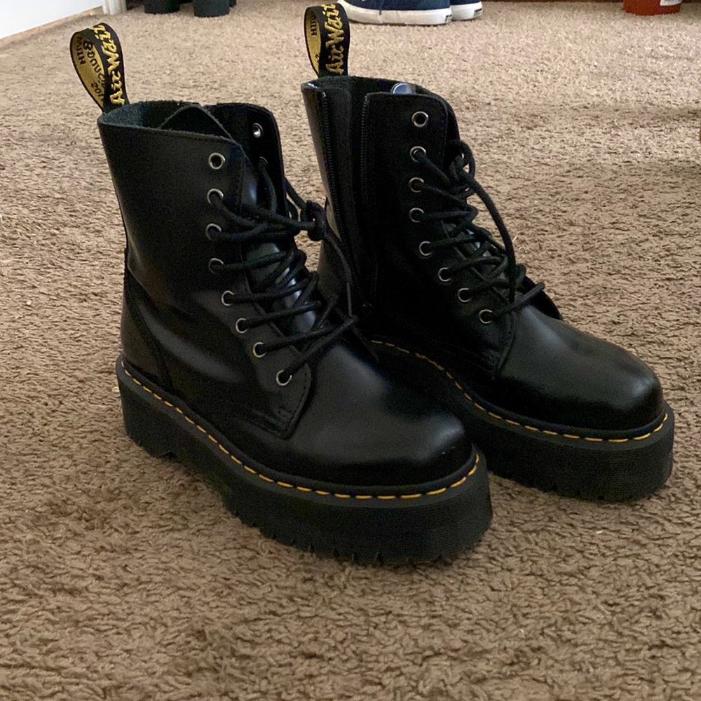 Dr. Martens Jadon